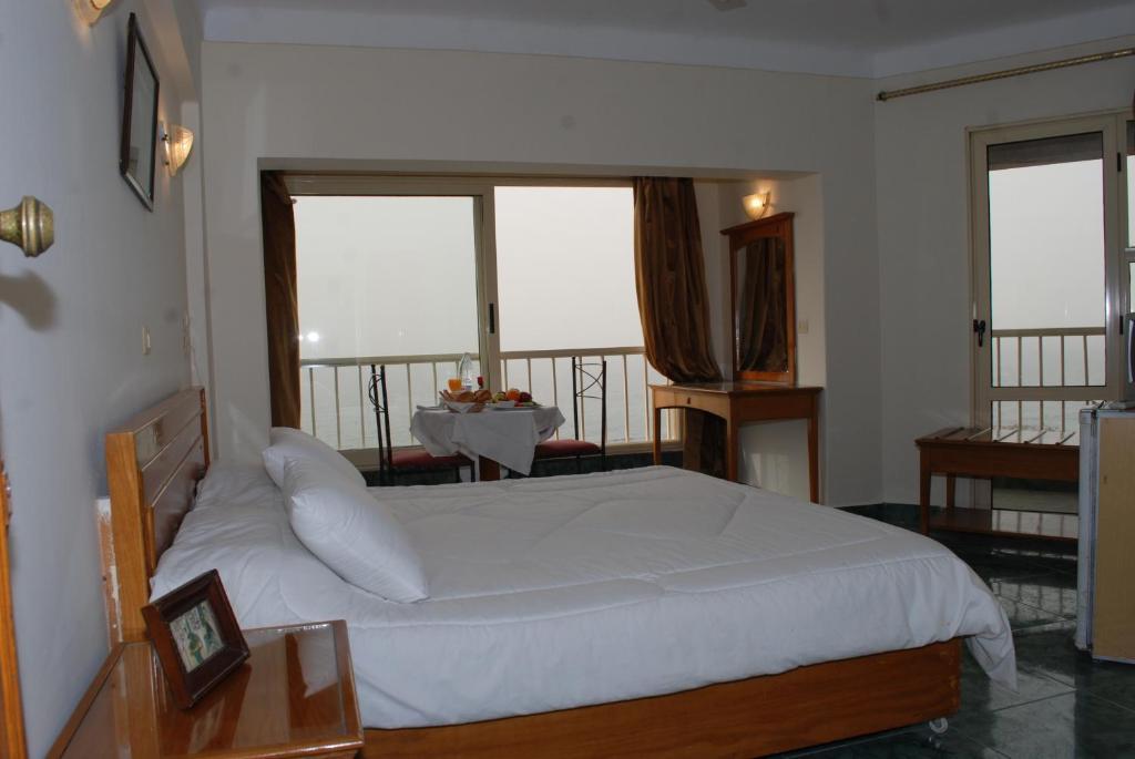 Cleopatra Hotel Alexandria (Adults Only) Exterior photo